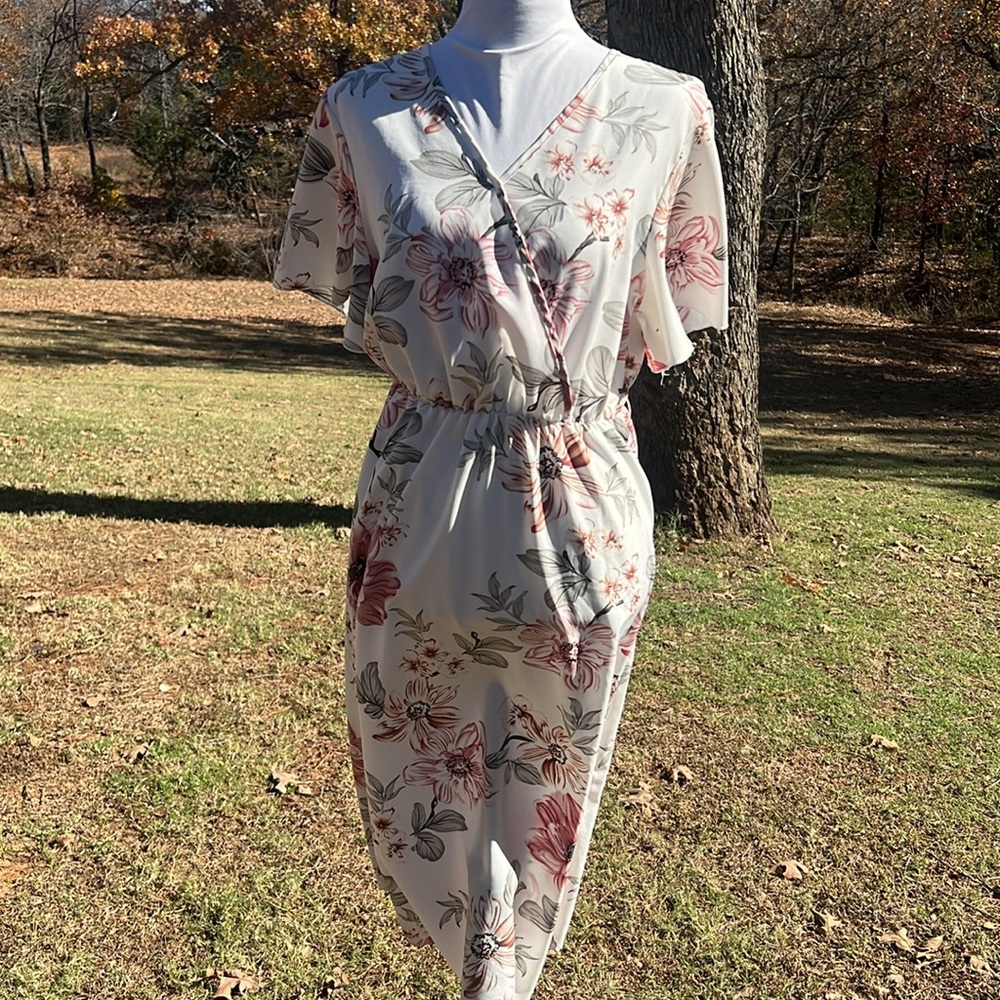 EMERY ROSE FLORAL DRESS … 560 - Picture 4 of 12